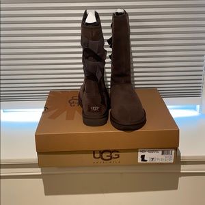 Brown tall Uggs with ribbon detail in the back